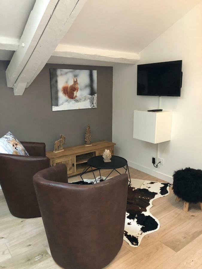 La Cabane Centre La Breche Wifi Calme Linge De Pressing Niort Eksteriør billede